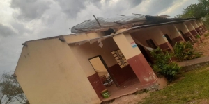 Viviendas y escuelas quedan destechadas durante tormenta severa en San Pedro