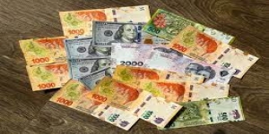 Peso argentino bajo presión pese a auxilio de EEUU en la recta final a las legislativas